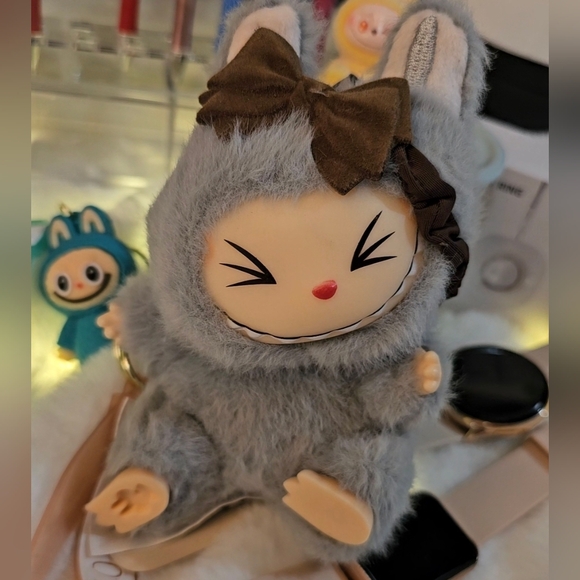 Fufu Grey With Adorable Bow - Picture 1 of 1